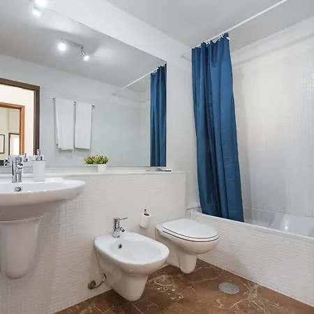 Lovelystay - Casas Brancas - Modern Apartment With Balcony & Free Private Parking Apartment Porto