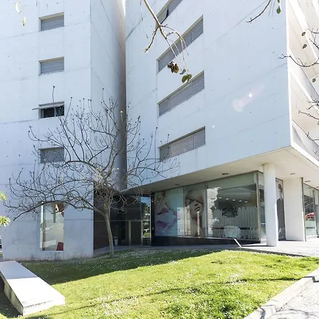 Lovelystay - Casas Brancas - Modern Apartment With Balcony & Free Private Parking *
