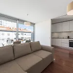 Lovelystay - Casas Brancas - Modern With Balcony & Free Private Parking بورتو