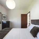 Lovelystay - Casas Brancas - Modern With Balcony & Free Private Parking *