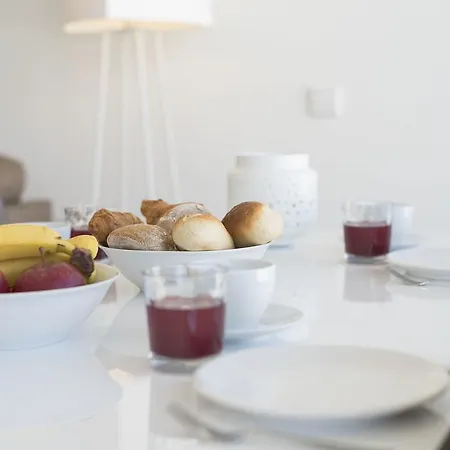 Lovelystay - Casas Brancas - Modern Apartment With Balcony & Free Private Parking Порту