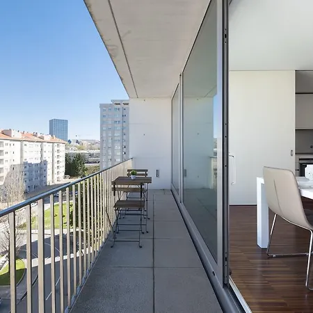 Lovelystay - Casas Brancas - Modern Apartment With Balcony & Free Private Parking * Порту