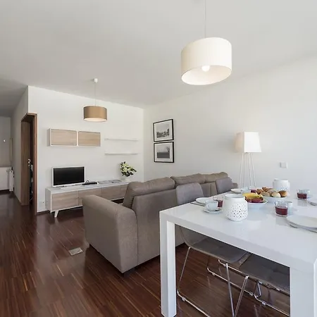 Lovelystay - Casas Brancas - Modern Apartment With Balcony & Free Private Parking Апартаменты Порту