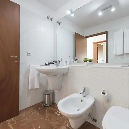 Διαμέρισμα Lovelystay - Casas Brancas - Modern With Balcony & Free Private Parking Πόρτο