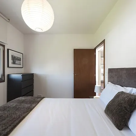 Lovelystay - Casas Brancas - Modern Apartment With Balcony & Free Private Parking *