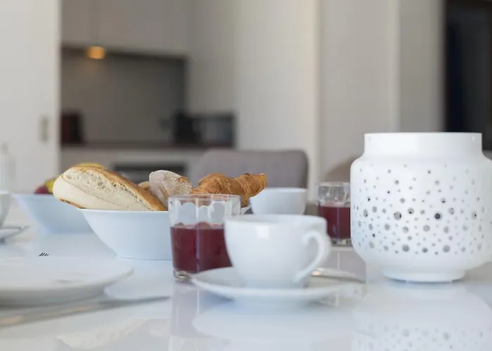 Apartman Lovelystay - Casas Brancas - Modern With Balcony & Free Private Parking