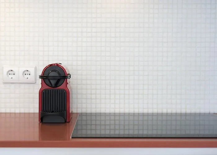 Lovelystay - Casas Brancas - Modern With Balcony & Free Private Parking Lägenhet *