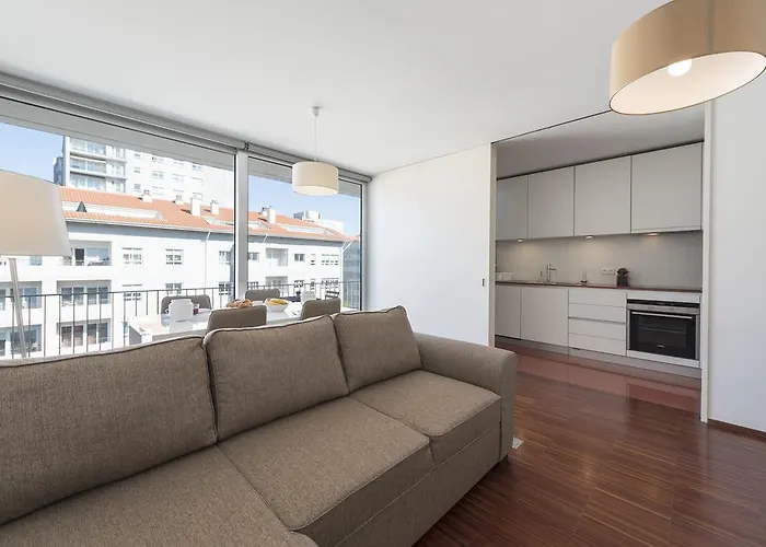 Lovelystay - Casas Brancas - Modern With Balcony & Free Private Parking Oporto