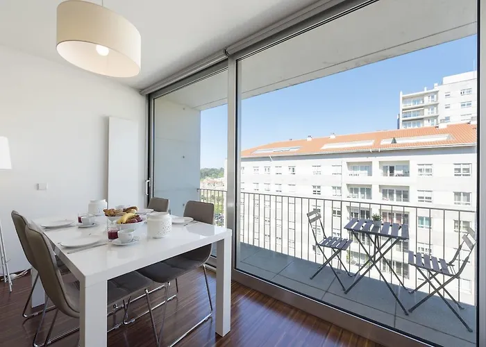 Apartman Lovelystay - Casas Brancas - Modern With Balcony & Free Private Parking