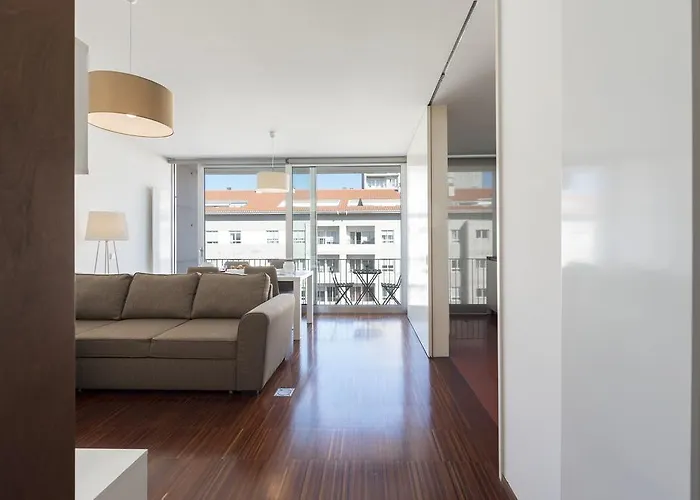 Lovelystay - Casas Brancas - Modern With Balcony & Free Private Parking *