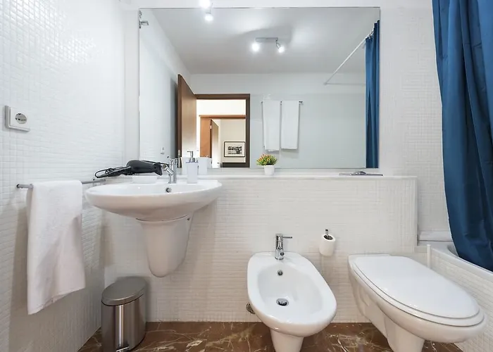 Apartman Lovelystay - Casas Brancas - Modern With Balcony & Free Private Parking