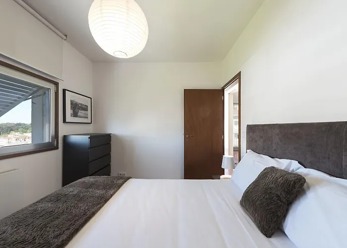Lovelystay - Casas Brancas - Modern With Balcony & Free Private Parking *