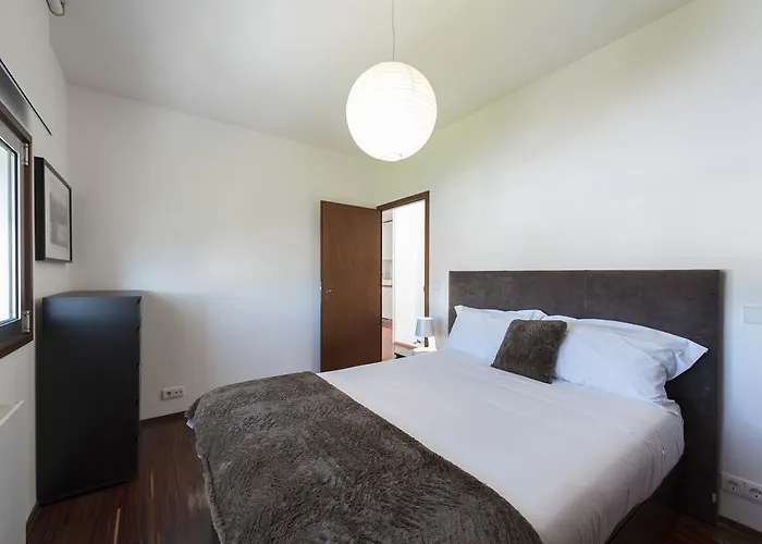 Lovelystay - Casas Brancas - Modern With Balcony & Free Private Parking Lägenhet *