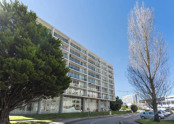 Lägenhet Lovelystay - Casas Brancas - Modern With Balcony & Free Private Parking *