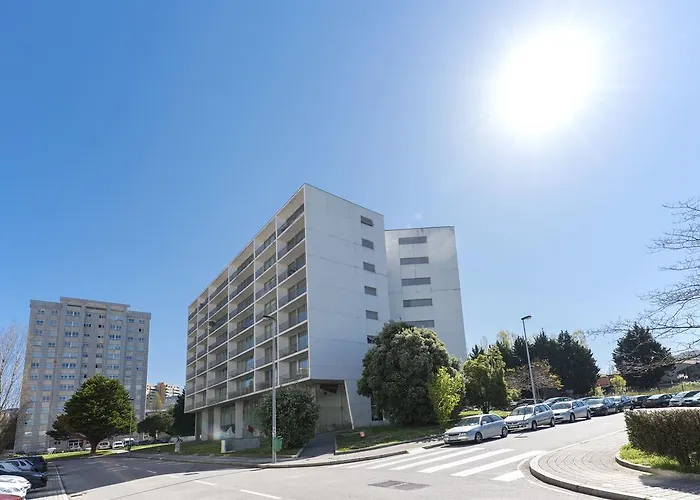 Lovelystay - Casas Brancas - Modern With Balcony & Free Private Parking *