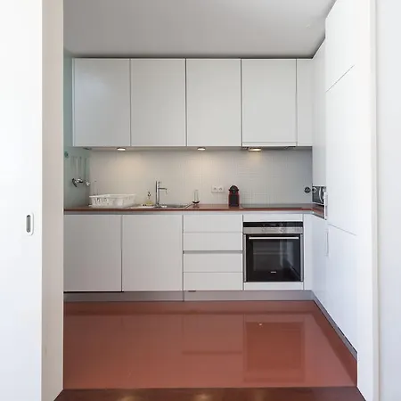 Lovelystay - Casas Brancas - Modern Apartment With Balcony & Free Private Parking Apartment Porto