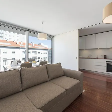 Lovelystay - Casas Brancas - Modern With Balcony & Free Private Parking Porto