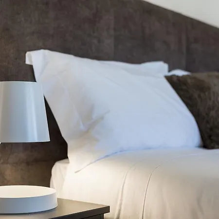 Apartment Lovelystay - Casas Brancas - Modern Apartment With Balcony & Free Private Parking *