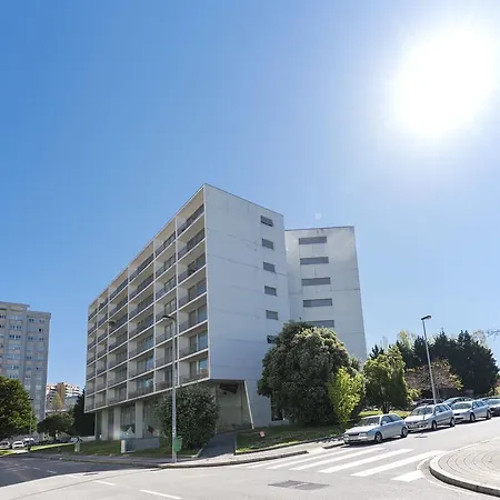 Lovelystay - Casas Brancas - Modern Apartment With Balcony & Free Private Parking *