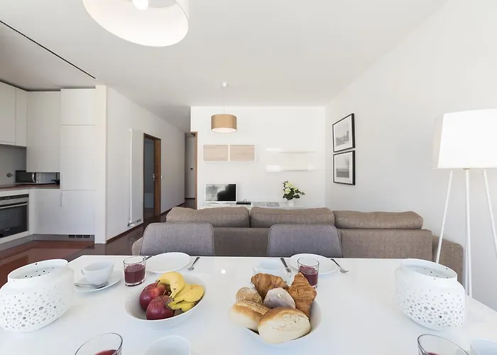 Apartment Lovelystay - Casas Brancas - Modern Apartment With Balcony & Free Private Parking *