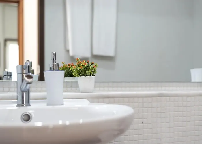 Lovelystay - Casas Brancas - Modern Apartment With Balcony & Free Private Parking