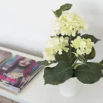 Lovelystay - Casas Brancas - Modern Apartment With Balcony & Free Private Parking Apartment
