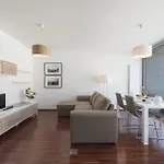 Lovelystay - Casas Brancas - Modern Apartment With Balcony & Free Private Parking Apartment
