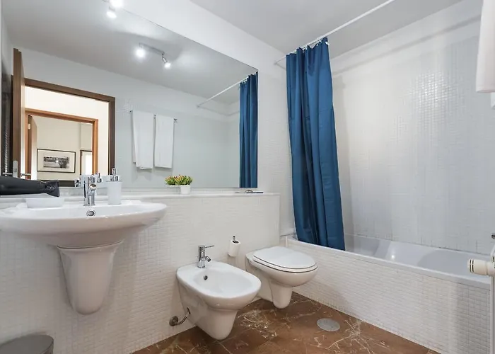 Lovelystay - Casas Brancas - Modern With Balcony & Free Private Parking Appartement Porto