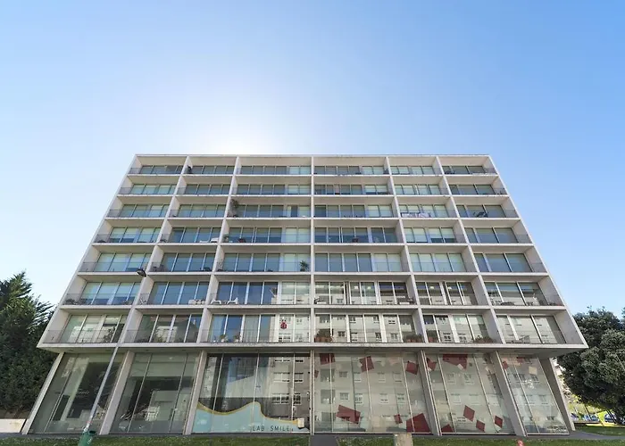 Lovelystay - Casas Brancas - Modern With Balcony & Free Private Parking